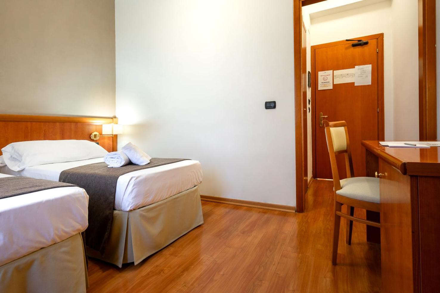 Garden Hotel Latina Exterior photo