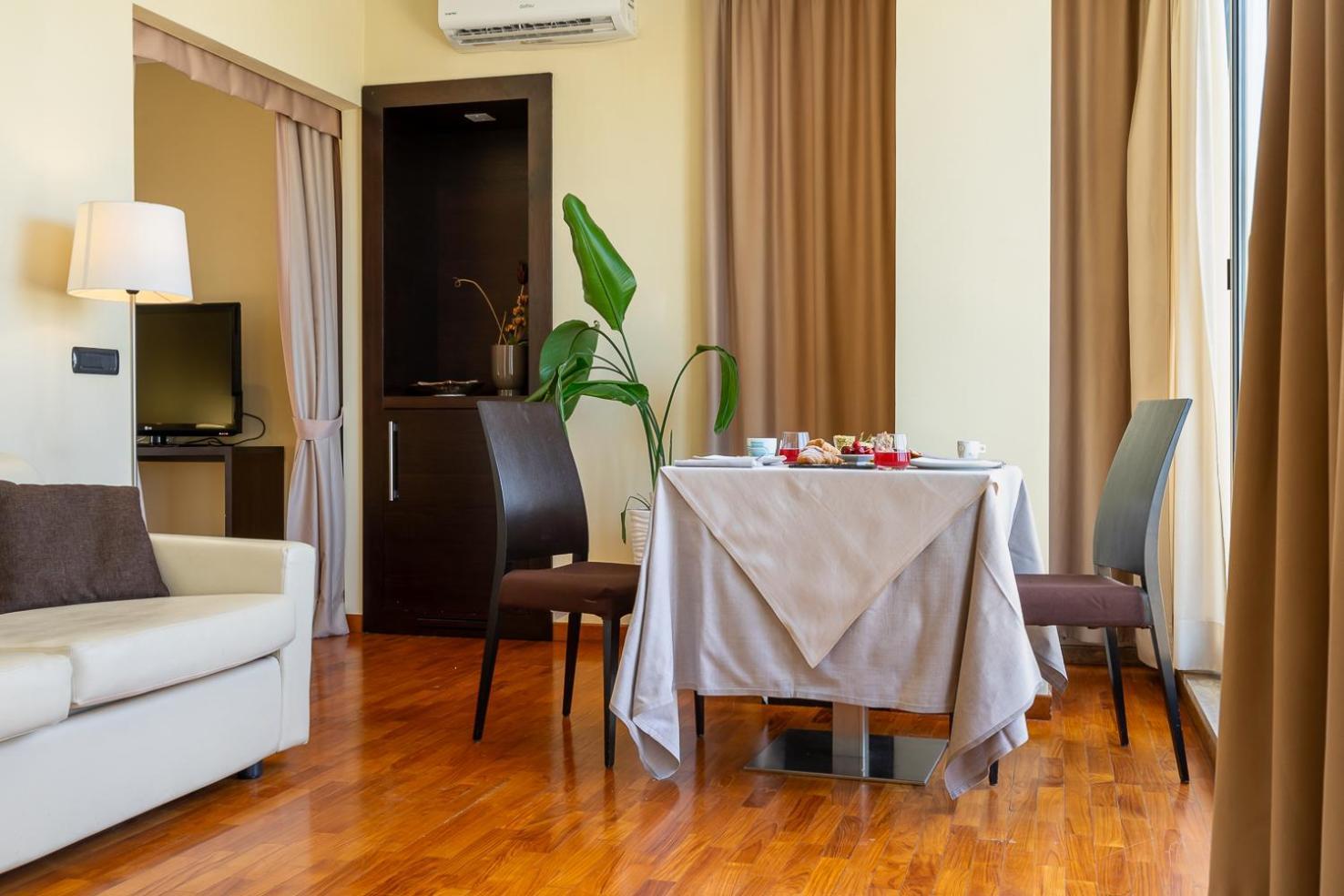 Garden Hotel Latina Exterior photo